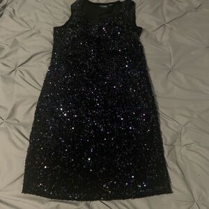 Black mini bodycon dress with glitter details #glam #partydress